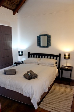 Hardetjie  - The main bedroom has a double bed and a view of the beach and lagoon.